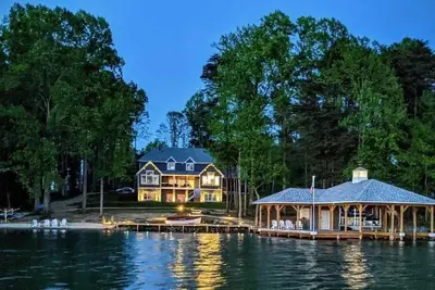 Image de Sunswept Vista - Fabulous 7-bedroom house at Lake Anna Virginia