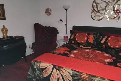 Image de King Size Majestic Master Suite 400sq. ft. \"Private Connected Bathroom\"
