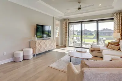 Image de Chic Getaway in Bradenton w/ Pool Access