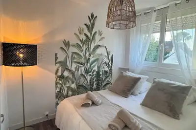 Image de Appartement 800m de la plage \nSituée en centre ville \nCalme avec terrasse