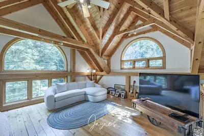 Image de Unique 4 bed 5 bath cottage with 3 bed 2 bath guest cottage on Lake Muskoka