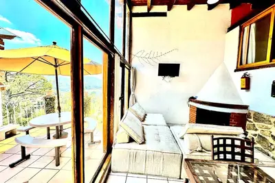 Image de Lake View Cabin Heated Swimming Pool 2