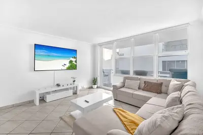 Image de Stylish 1br on the Sand + Complimentary Beach Service!