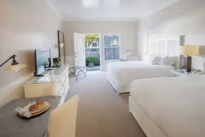 Image de Spacious Double Queen Suite Perfect for Wine Country Escapes Near Santa Rosa Fun