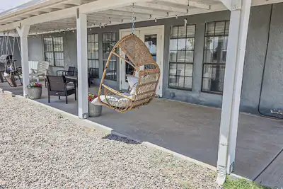 Image de Comfy 3-bedroom home with massage chair and arcade right off freeway