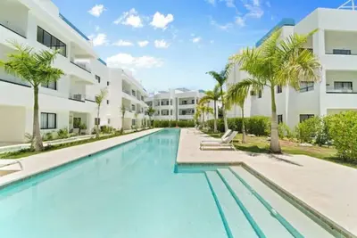 Bavaro, 2bdrm apt, w/ pool, jacuzzi & beach 4ppl