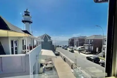 Image de Spacious 2 Bedroom with porch and backyard