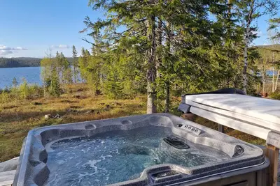 Image de Cabin by the water – Jacuzzi & electric bicycles included