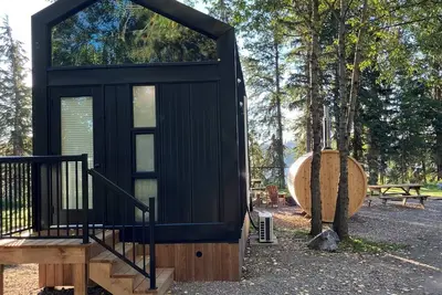 Image de Modern, decked-out cabins with private sauna on the bank of the North Sk river