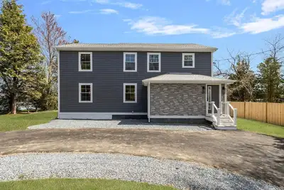 Image de Luxury Waterfront House in Portsmouth, Ri with Direct Beach Access