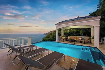 Image de Oceanfront Luxury | Peterborg  | Infinity Pool