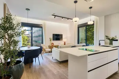 Image de Modern 2br Apt with Terrace & Free Parking