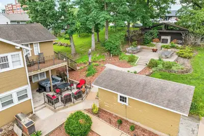 Image de Historic 4br Downtown | Hot Tub | Near Landing