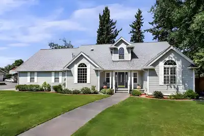 Image de Large Traveler friendly 3 bedroom Rambler minutes to amenities!