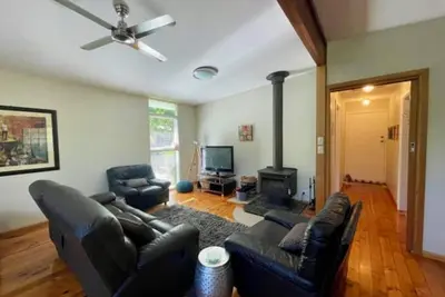 Image de Pet friendly cottage in the heart of Bright. Park the car and walk everywhere!