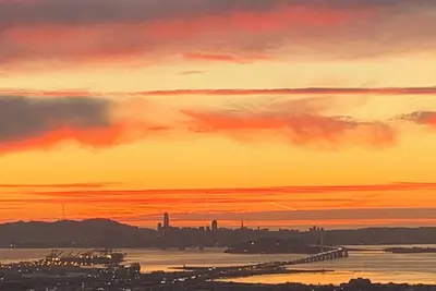 Image de 5-bdrm home in Oakland Hills, with sweeping views of San Francisco and Gg Bridge