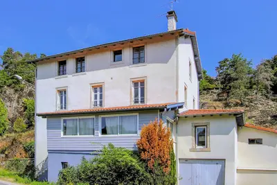 Image de Bel appartement à Saint Germain La Prade avec maison une vue panoramique