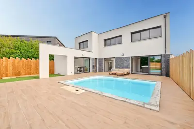 Image de Villa pour 9 - Piscine chauffée - Jacuzzi