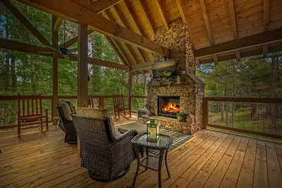 Image de Golf simulator cabin · Hot tub & game loft