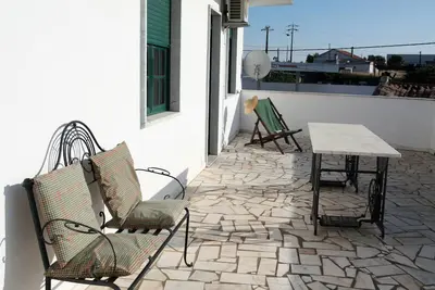 Image de Villa 'Sossego' avec Terrasse Privée, Wi-Fi et Climatisation