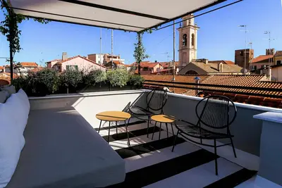 Image de Appartement 'Torri e Tramonti' avec Terrasse Privée et Climatisation