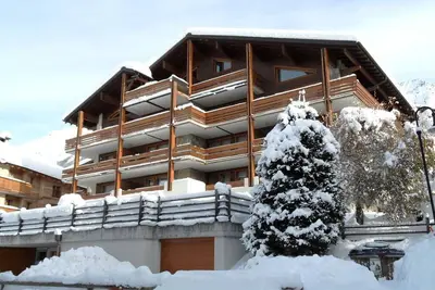 Image de Appartement de 3 pièces *** - 1er étage – proche de la Place Central, magasins et transports publics