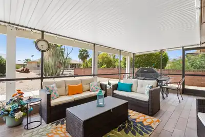 Image de Comfort & Quiet | 2br Home in 55+ Neighborhood