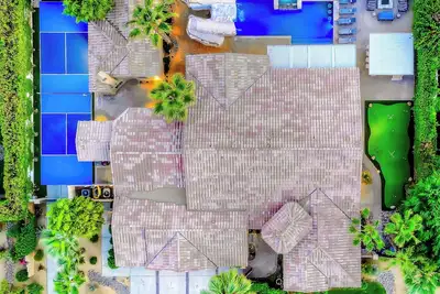 Image de Royale: Pickleball, Waterslide, Game Rm