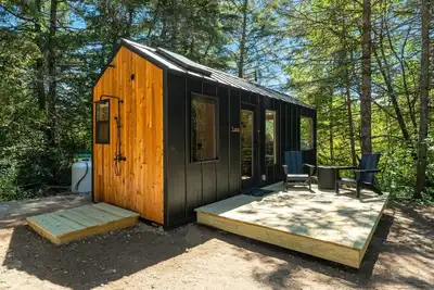 Image de Luna Nook-Cabin w/tub, Queen Bed & pullout sofa