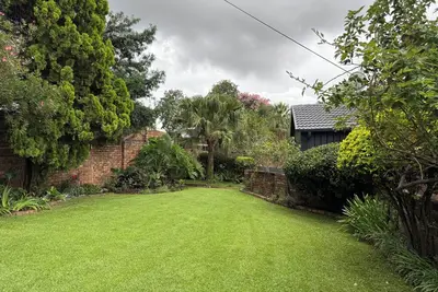 Image de Gorgeous cozy Morden interior 5-bed guesthouse with Ac, pool, sauna in Pretoria
