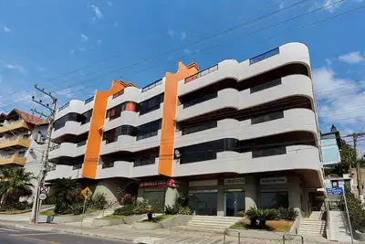 Image de Main Avenue, Bombinhas, Downtown. 50 m from the beach. 3 bedrooms, 2 bathrooms