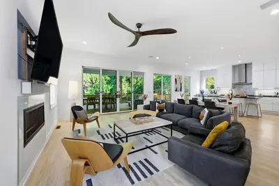 Image de Urban Oasis walk to restaurants park with jacuzzi and rooftop