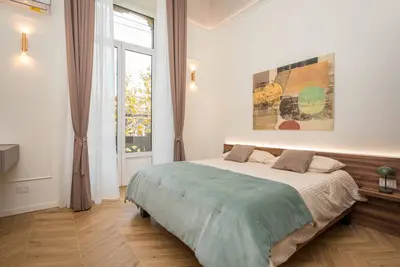 Image de Appartement 'La Finestra Down Town - Fronte' avec balcon, Wi-Fi et climatisation