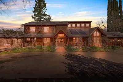 Image de Parkside Place / Amazing Location / One Of A Kind!