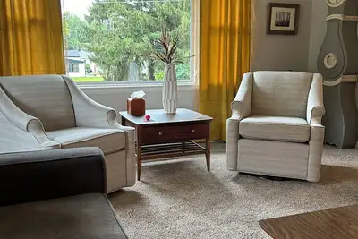 Image de Charming 4-bedroom monthly rental near historic Downtown Oconomowoc in Lake coun