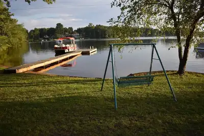 Image de Cozy Lakefront Apartment