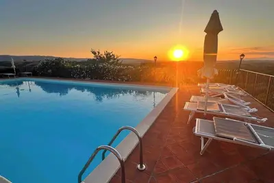 Image de Vacation home with 360° panoramic view of the Tuscan hills.