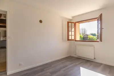 Image de Maison de campagne - grand terrain/ terrasse. Animaux de compagnie acceptés