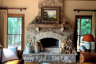 Image de Rock Crevice; 3-bedroom chalet on Hiawassee Mountaintop