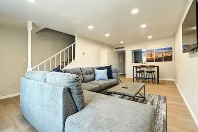 Image de Stylish Old Town 2Bd 2Ba Townhome Pool Ac Fashion Square