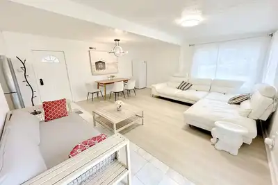 Image de 2 Acre Private Land-Fully Remodeled - All New Peaceful 2br Single Level Townhome