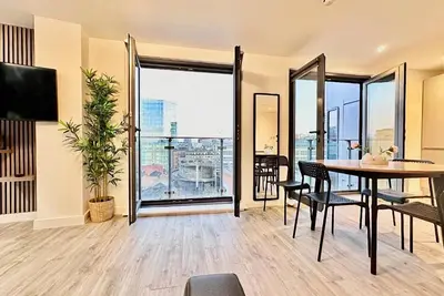 Image de City centre, Top floor apartment, Two balconies