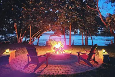 Image de Lake Life-4-bedroom single level cabin.