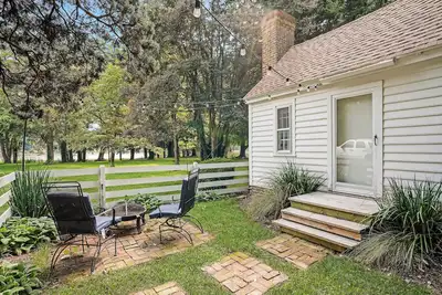 Image de Sweet 1bdr Farm Cottage with Fire Pit and Creek View