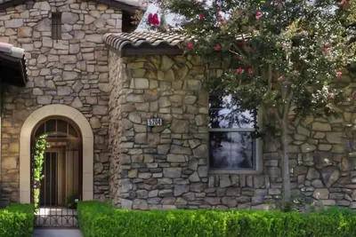 Image de Modern Retreat \nPrime location, On golf course