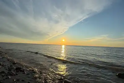 Image de Lakeside Cottage Retreat – Stunning Sunsets & Waterfront Fun