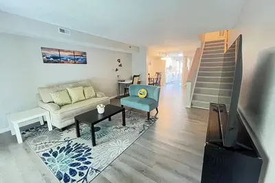Image de Lovely 2-bedroom condo with 2 free parking