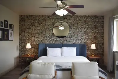 Spacious Studio Retreat I Century