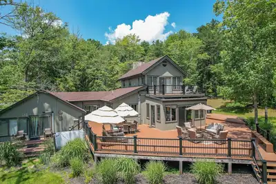 Image de Amazing Outdoor! Tons of Seating, Hot Tub, Fire Pit + More