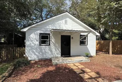 Image de Located near Uga, Normaltown, & Downtown Athens. Charming 2-bed cottage w/ Ac.